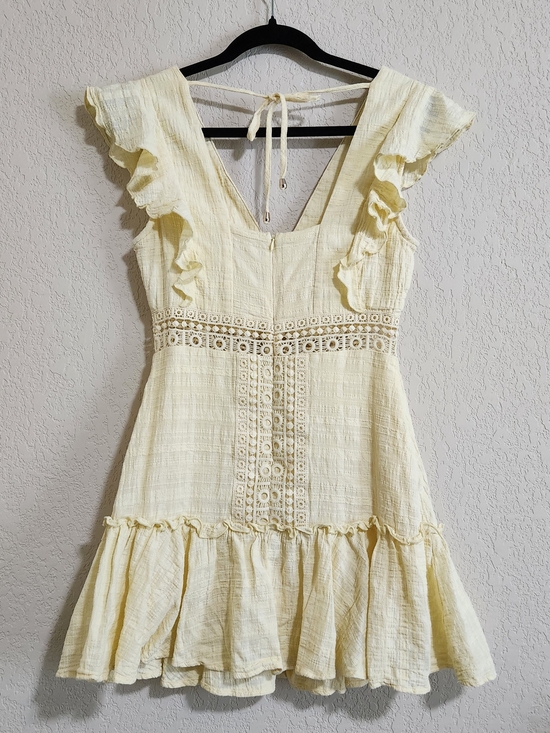 Audrey Parks for Francesca's Collections Pale Yellow Summer Mini Dress - Picture 3 of 13
